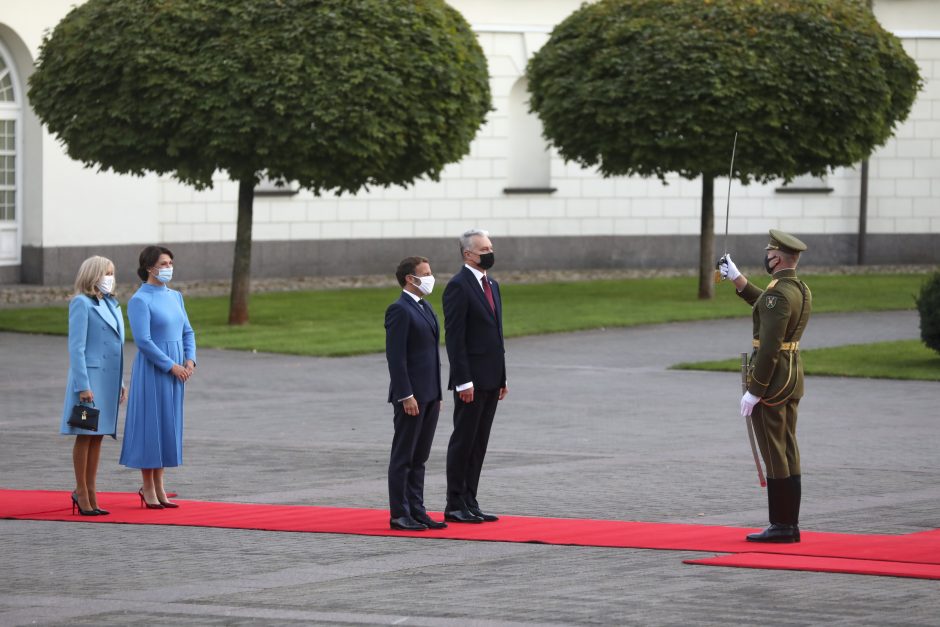 Prancūzijos prezidentui E. Macronui suteiktas VU garbės daktaro vardas