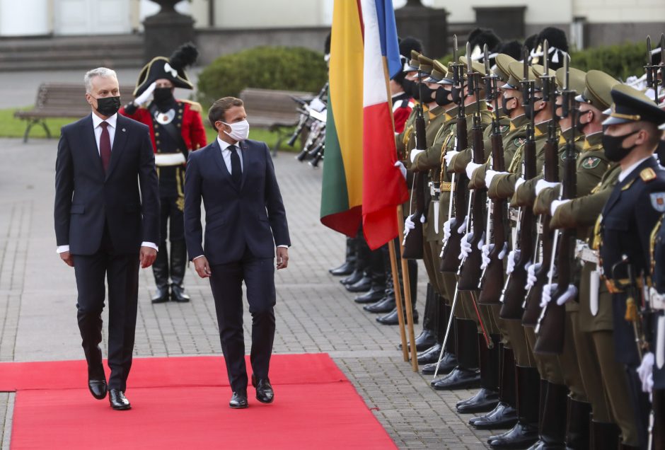 Prancūzijos prezidentui E. Macronui suteiktas VU garbės daktaro vardas