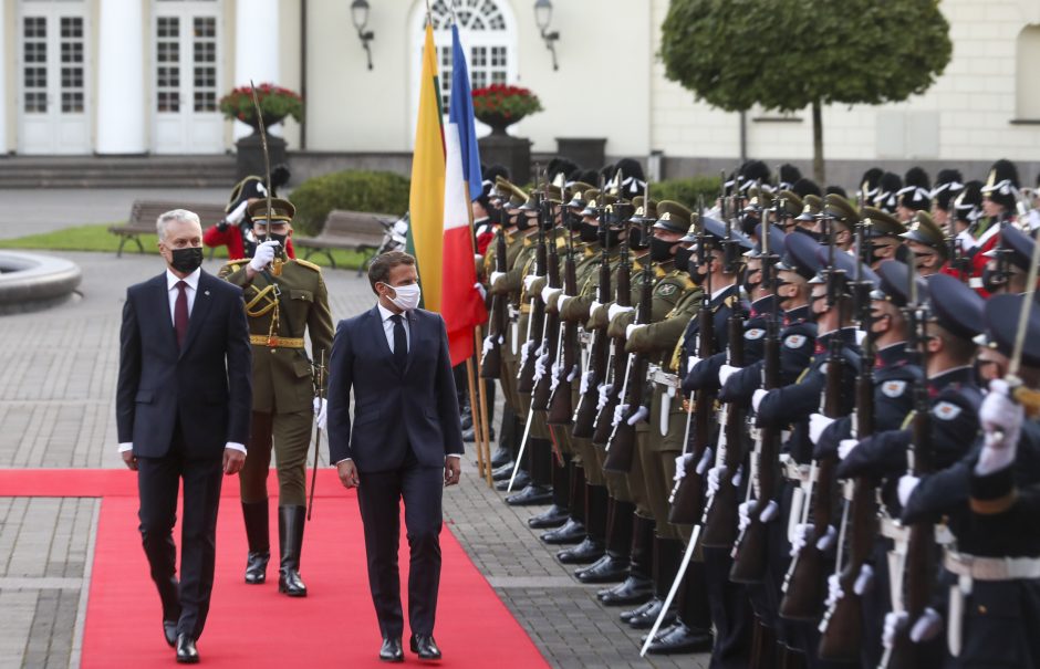 Prancūzijos prezidentui E. Macronui suteiktas VU garbės daktaro vardas