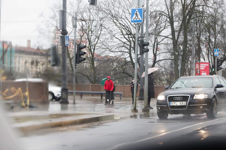 Kelių dangos šlapios tik pietų ir pietryčių Lietuvoje