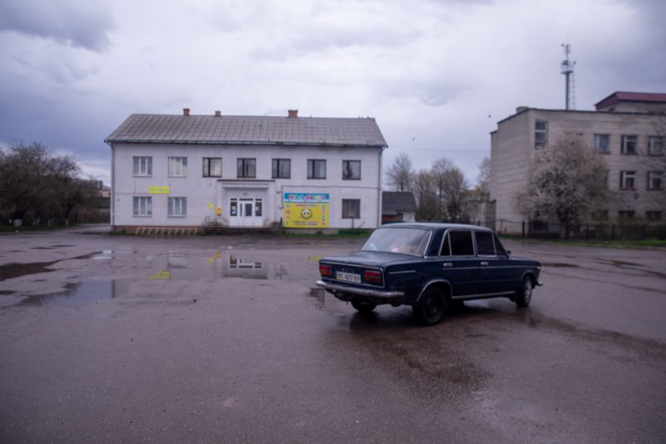 Pirmadienį netoli Lvivo esančiame miestelyje krito raketos, gyventojai mano, kad atakos kartosis