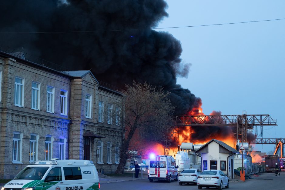 Vilniaus savivaldybė: dėl gaisro daliai ugdymo įstaigų rekomenduojama dirbti nuotoliu