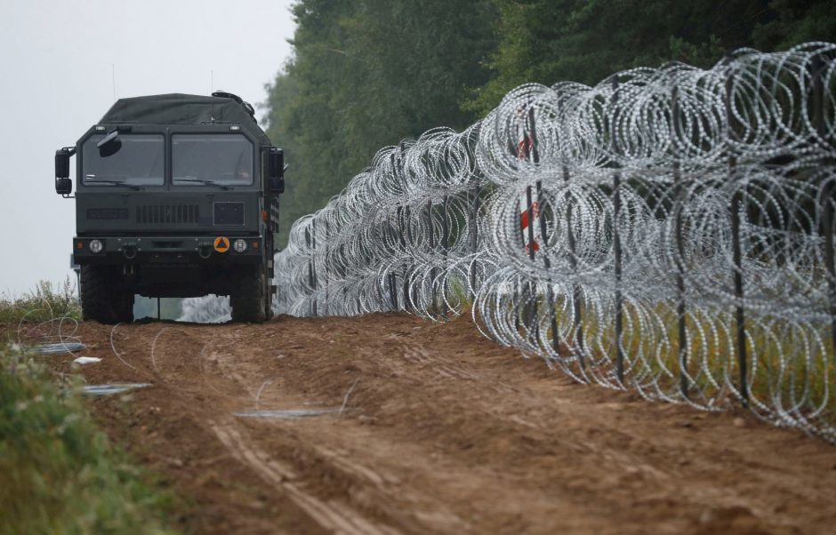 Minskas teigia esąs pasirengęs dialogui su Varšuva dėl įtampos pasienyje