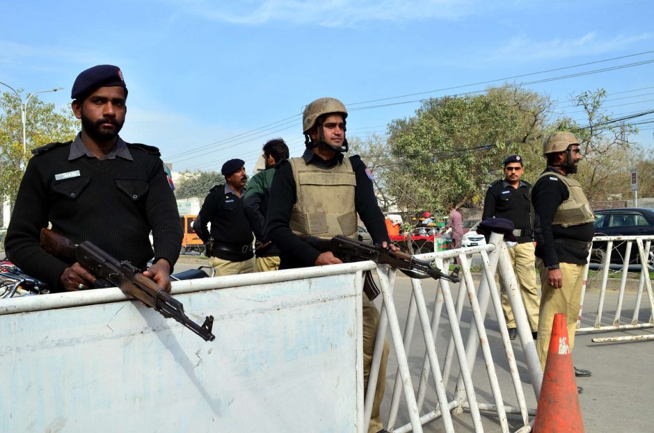 Pakistane po pražūtingos IS atakos sūfijų šventovėje nukauta 100 įtariamųjų