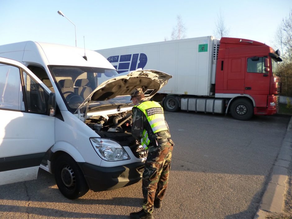 Kalvarijos pasieniečiai sulaikė mikroautobusą, įtariama, suklastotu kėbulo numeriu  