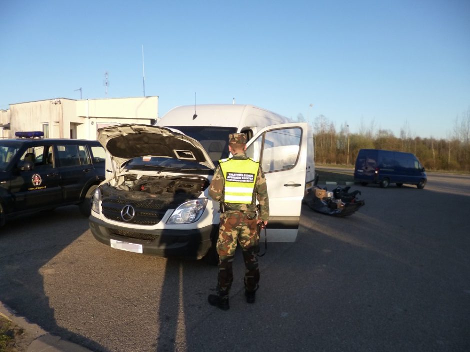 Kalvarijos pasieniečiai sulaikė mikroautobusą, įtariama, suklastotu kėbulo numeriu  