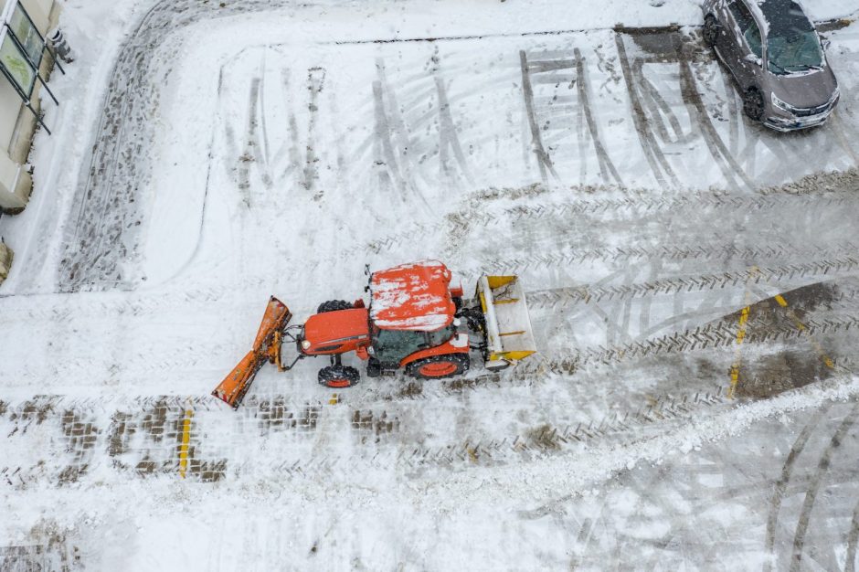 Vilniuje kovojant su plikledžiu per dvi paras išbarstyta beveik 600 tonų druskos ir smėlio