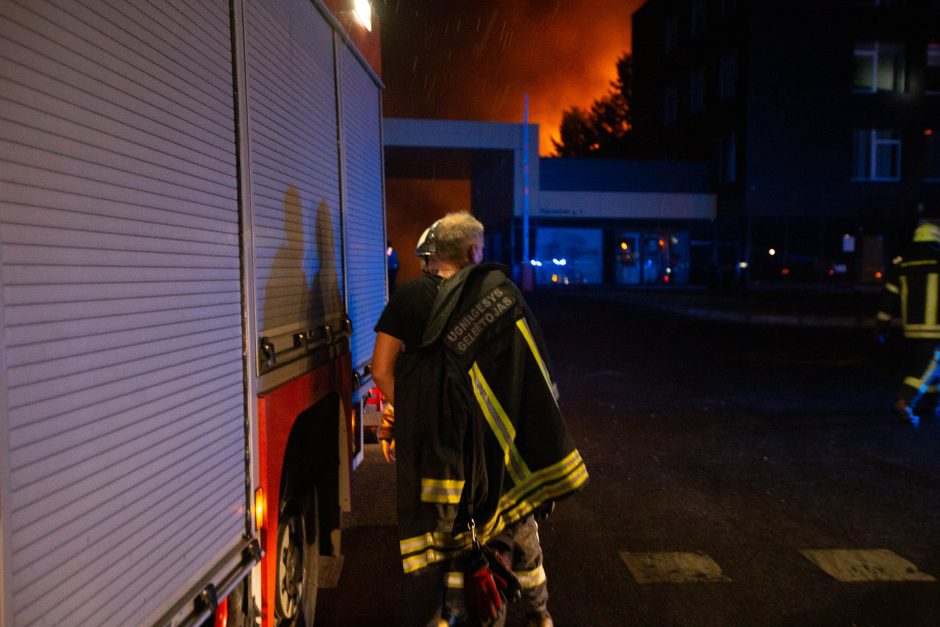 Prokuratūra pradėjo ikiteisminį tyrimą dėl gaisro Kauno atliekų įmonėje