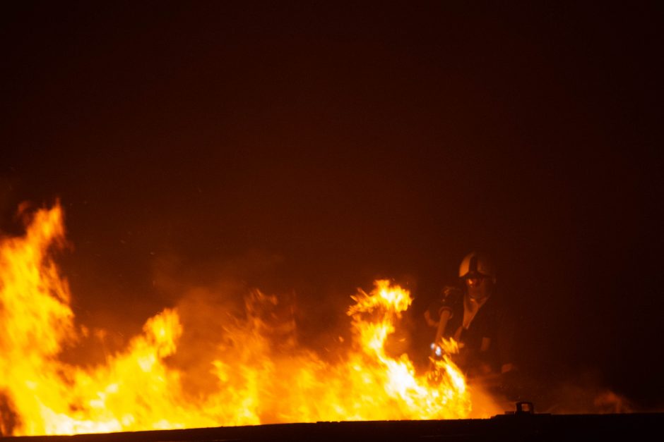 Prokuratūra pradėjo ikiteisminį tyrimą dėl gaisro Kauno atliekų įmonėje