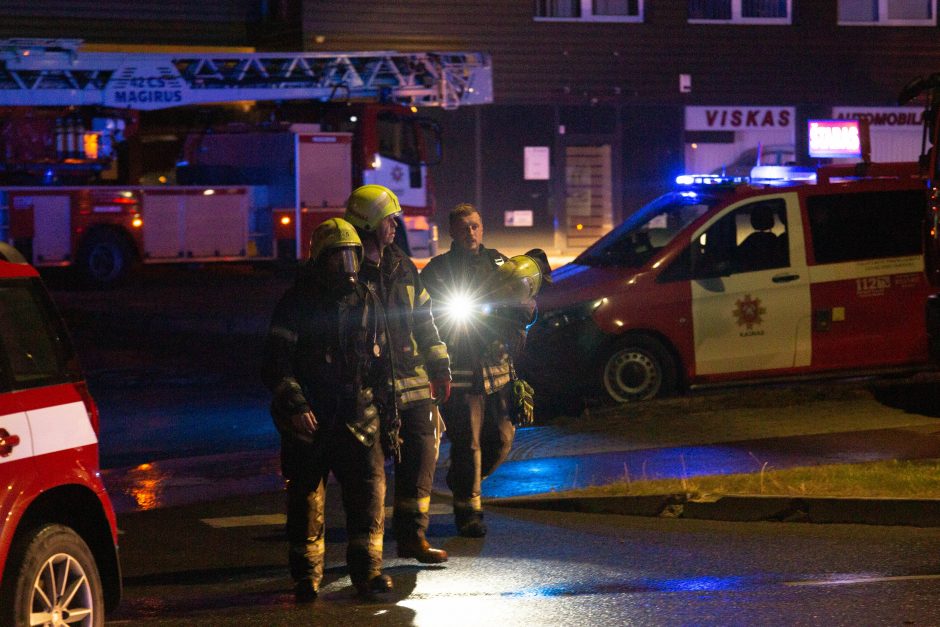 „Žalvario“ vadovas: gaisre apdegė ir dalis pavojingų atliekų, jos išvežamos