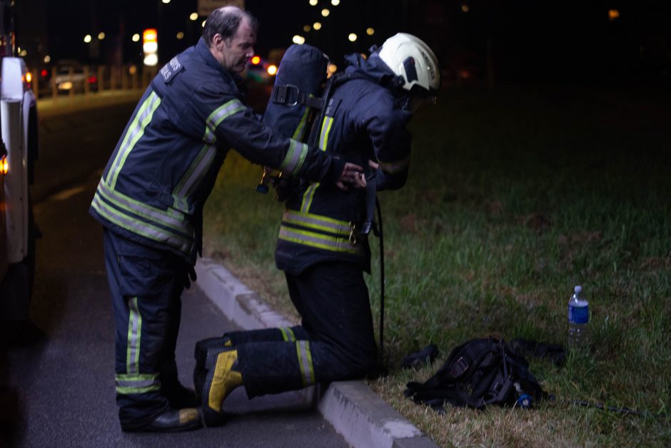 Po gaisro įmonėje „Žalvaris“ – nerimas dėl tylinčių telefonų