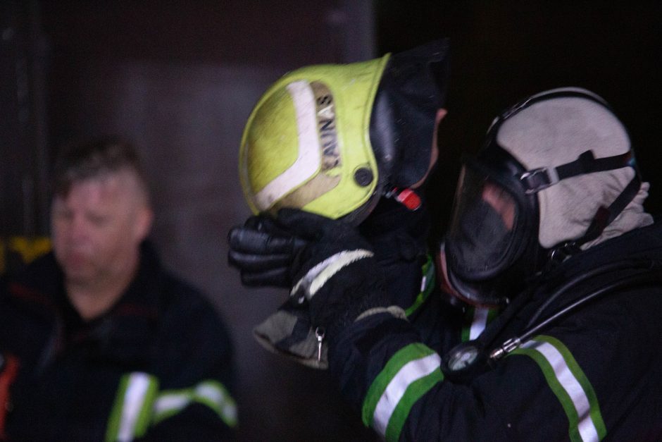 „Žalvario“ vadovas: gaisre apdegė ir dalis pavojingų atliekų, jos išvežamos