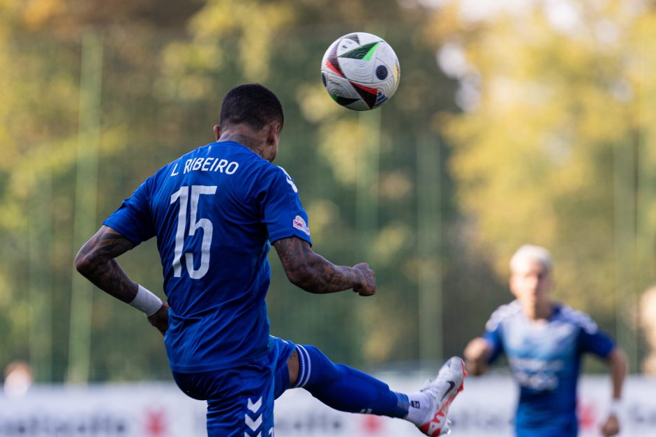 Raudondvario stadioną pakrikštijo lygiosiomis su čempionais