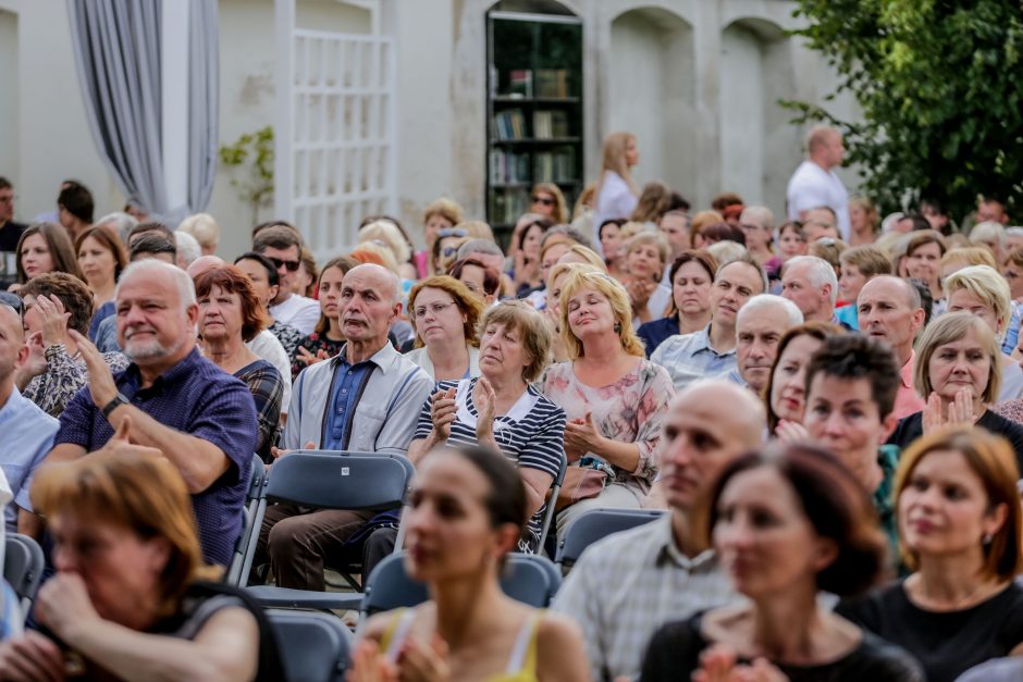 Pažaislyje – skambi festivalio „Purpurinis vakaras” įžanga