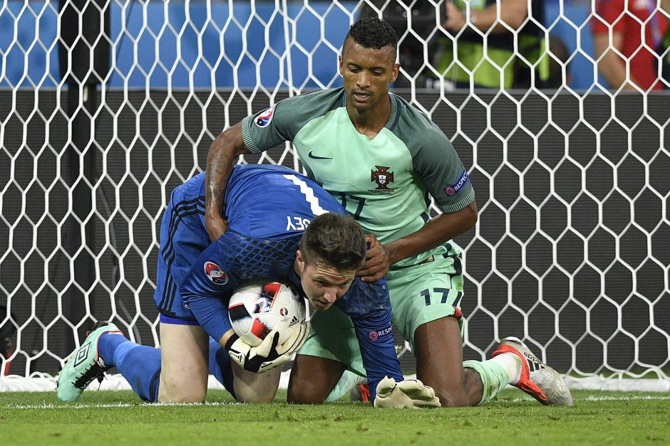 Velso futbolininkus patiesę portugalai žengė į finalą