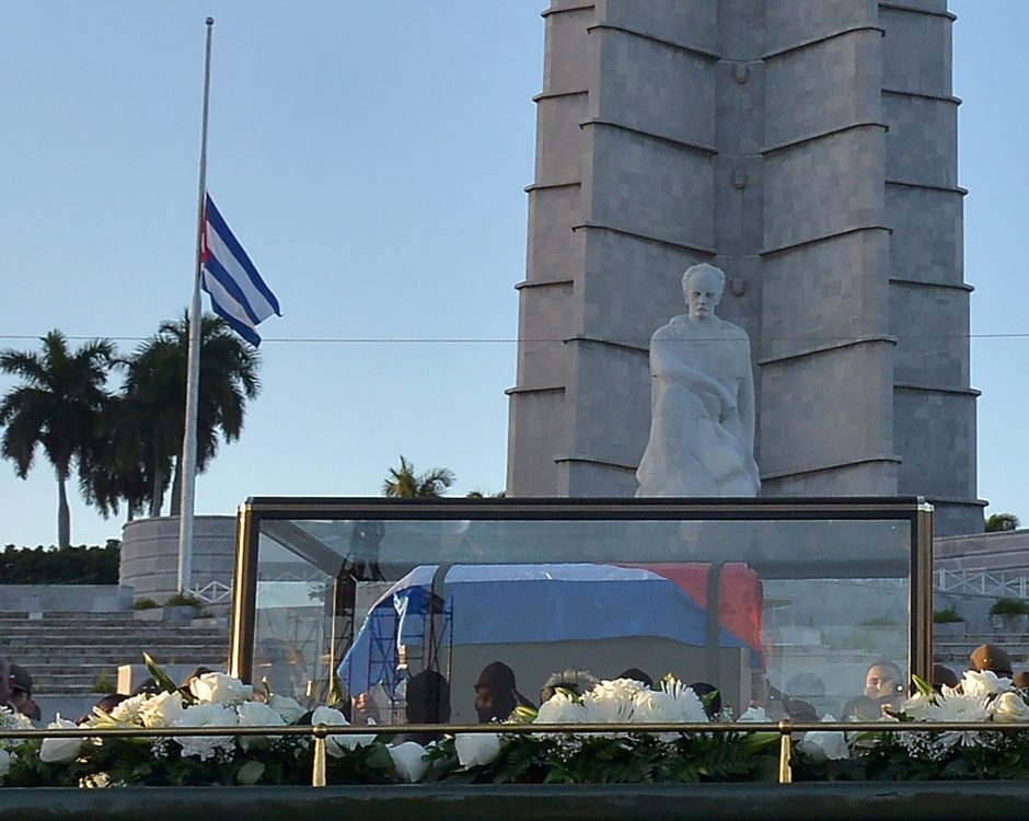 F. Castro po mirties pakartos 1959 metų revoliucijos pergalės žygį