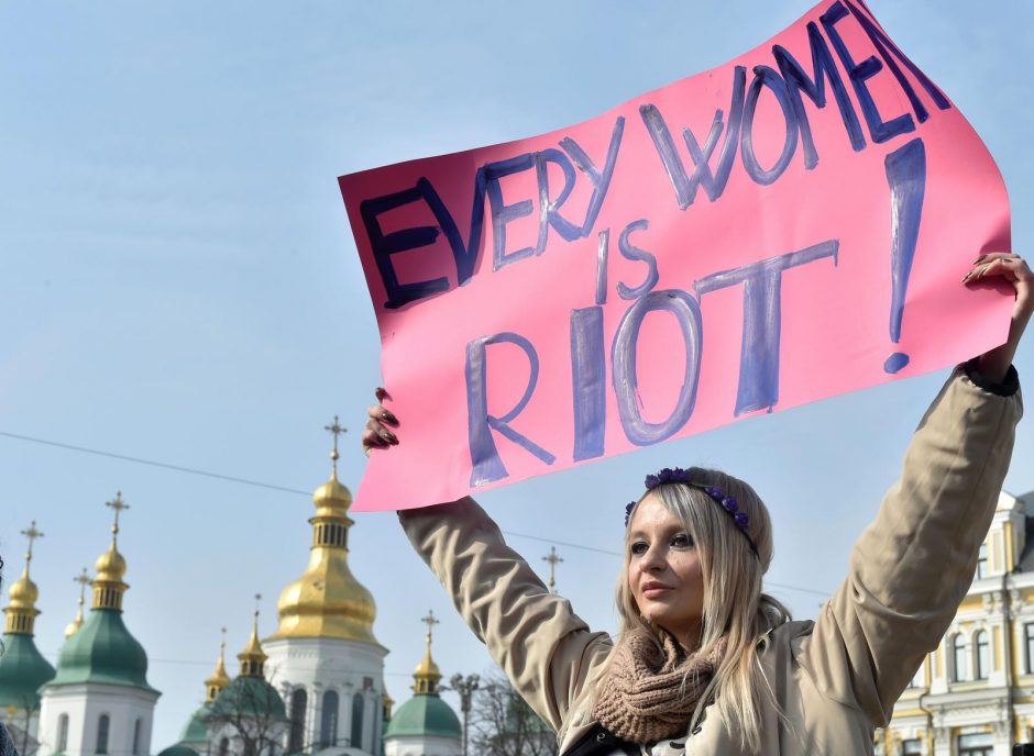 Feministės ragina Ukrainą sugrąžinti Moters dienai tikrąją prasmę