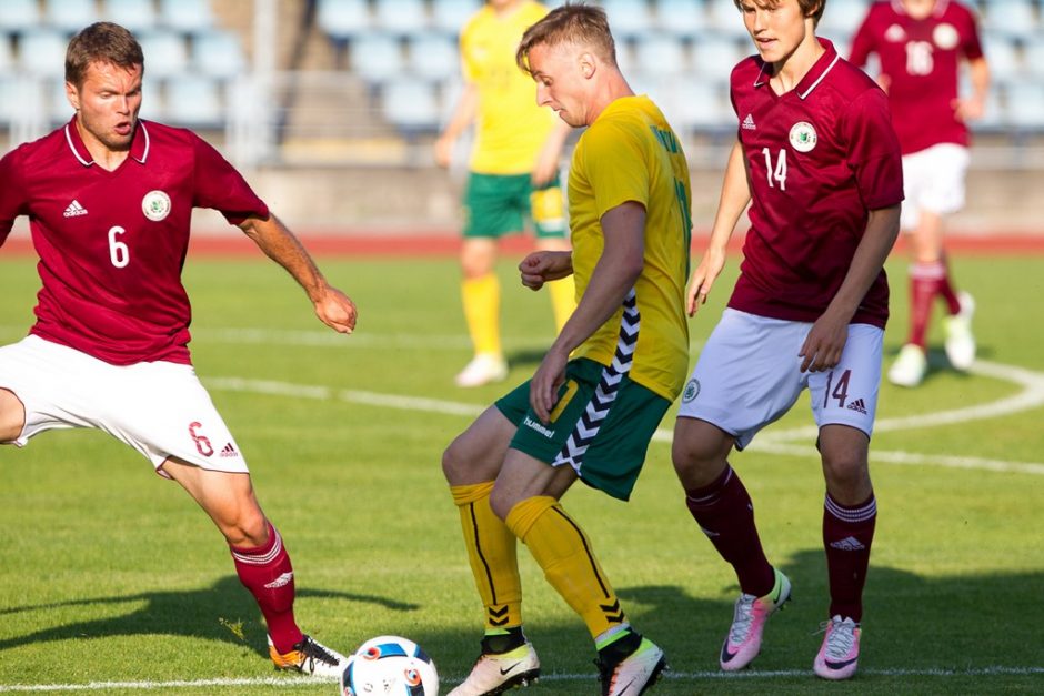 Lietuvos futbolo rinktinė Liepojoje nusileido latviams