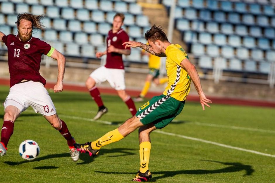 Lietuvos futbolo rinktinė Liepojoje nusileido latviams