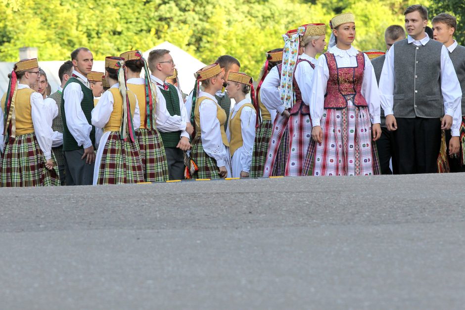 Nugriaudėjo Kauno dainų ir šokių šventė