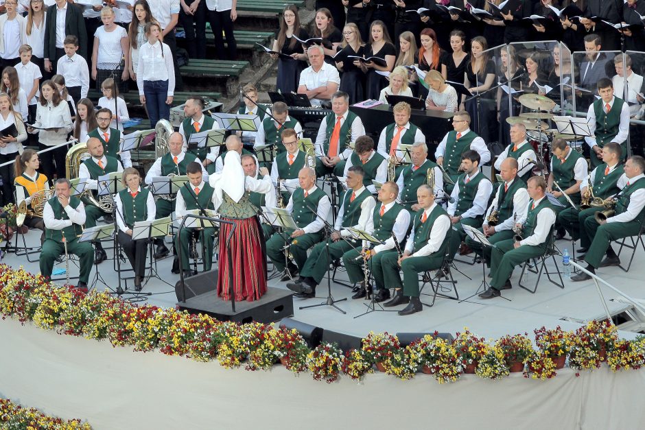 Nugriaudėjo Kauno dainų ir šokių šventė