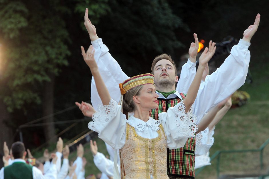 Nugriaudėjo Kauno dainų ir šokių šventė