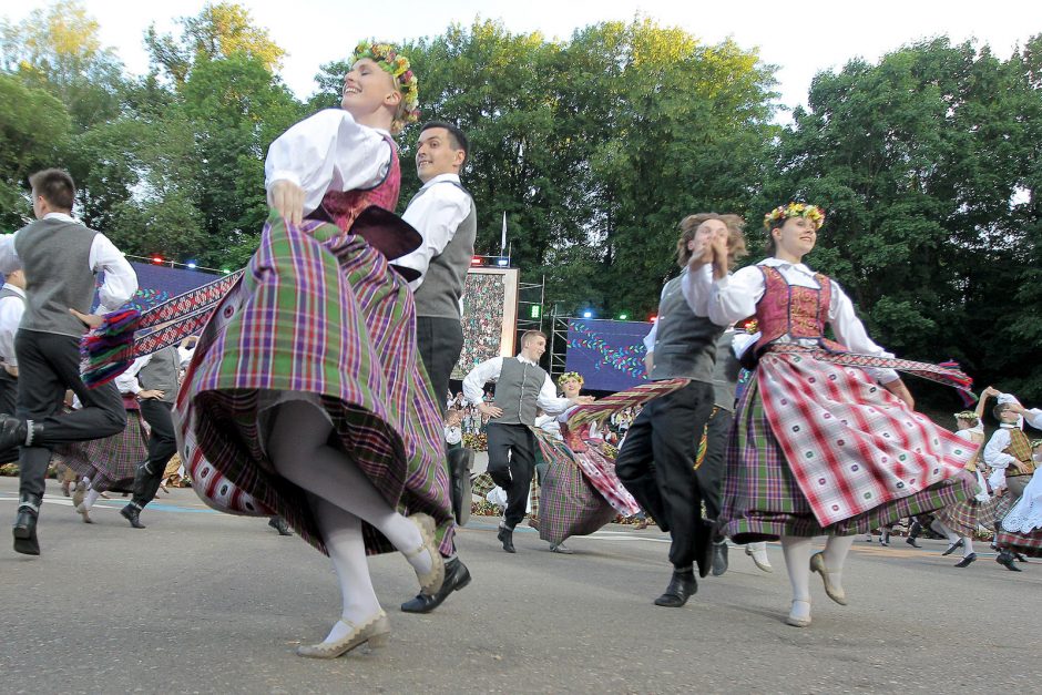 Nugriaudėjo Kauno dainų ir šokių šventė