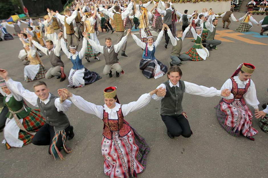 Nugriaudėjo Kauno dainų ir šokių šventė