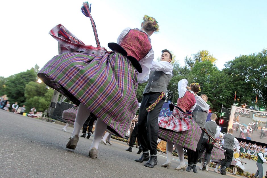 Nugriaudėjo Kauno dainų ir šokių šventė