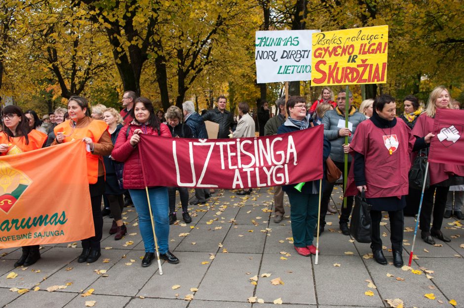 Mitingo prieš skurdą dalyviai apie save: „Biedni ir įsiutę“