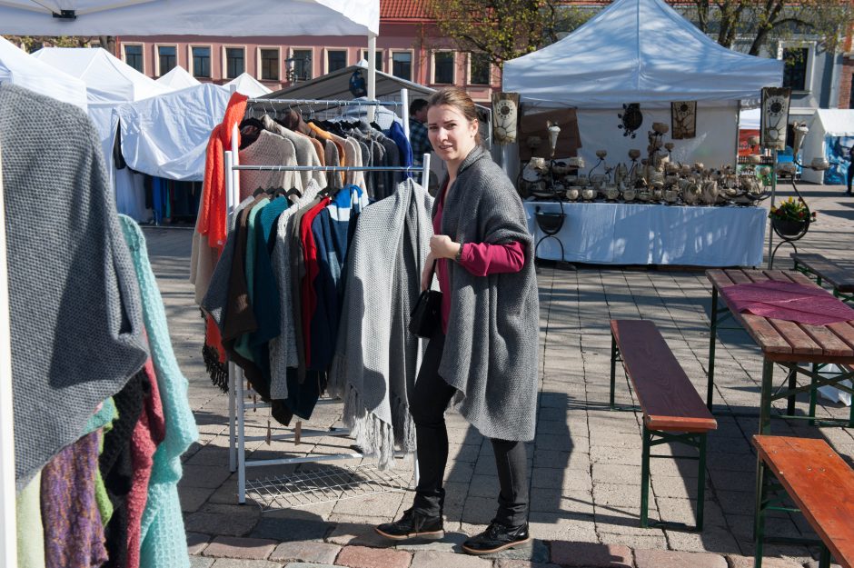 Pavasarinėje Kauno mugėje – dirbinių, siuvinių, skanėstų ir želdinių puokštė