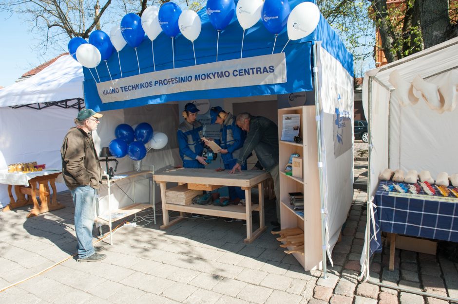 Pavasarinėje Kauno mugėje – dirbinių, siuvinių, skanėstų ir želdinių puokštė