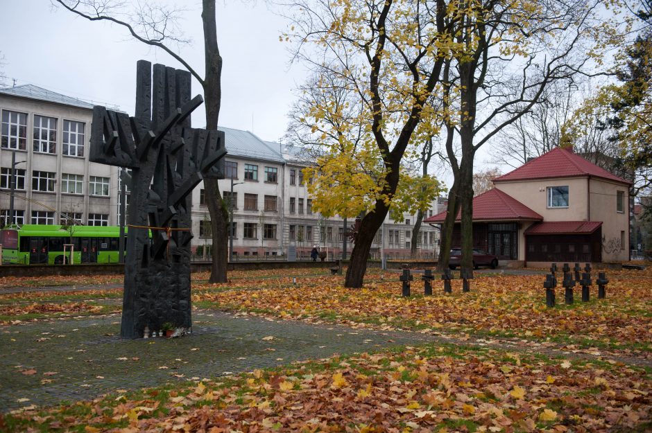 Vėlinės tragišką tautos didvyrių lemtį menančiose Kauno vietose
