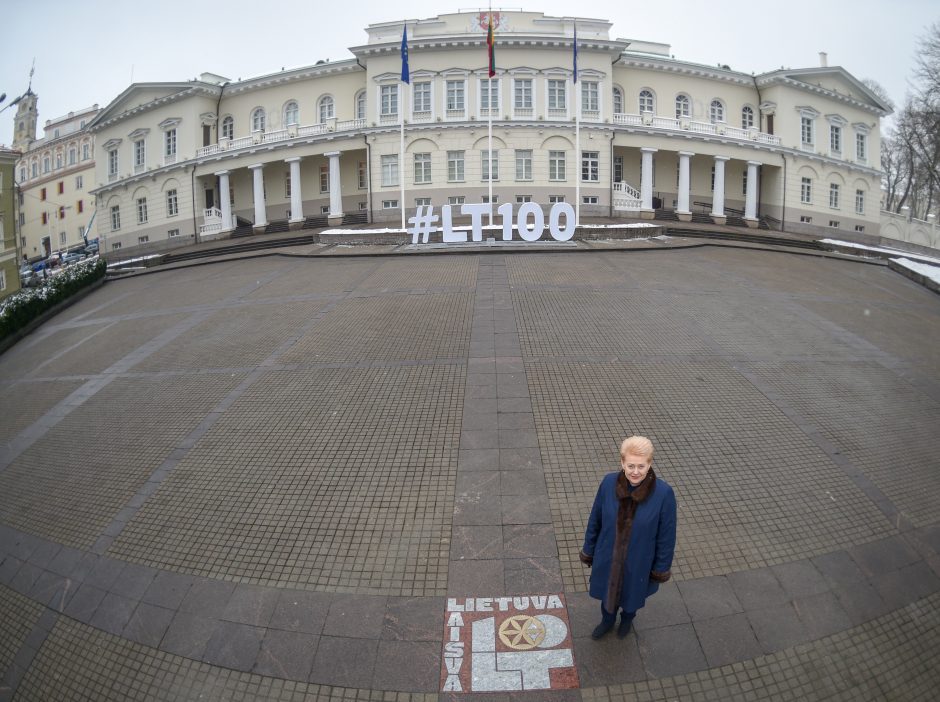 Aikštėje prie Prezidentūros – nauja šimtmečio legenda