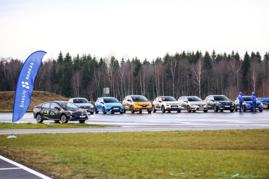 Pretendentai į „Metų automobilio“ titulą išbandyti ekstremaliomis sąlygomis