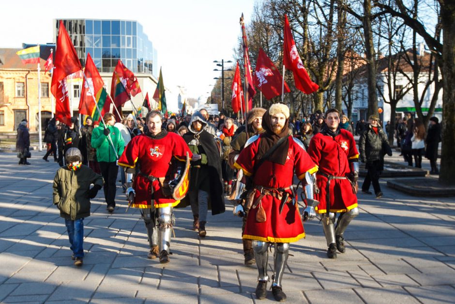 Tautinio jaunimo eitynėse skambėjo šūkis: šlovė Ukrainai!