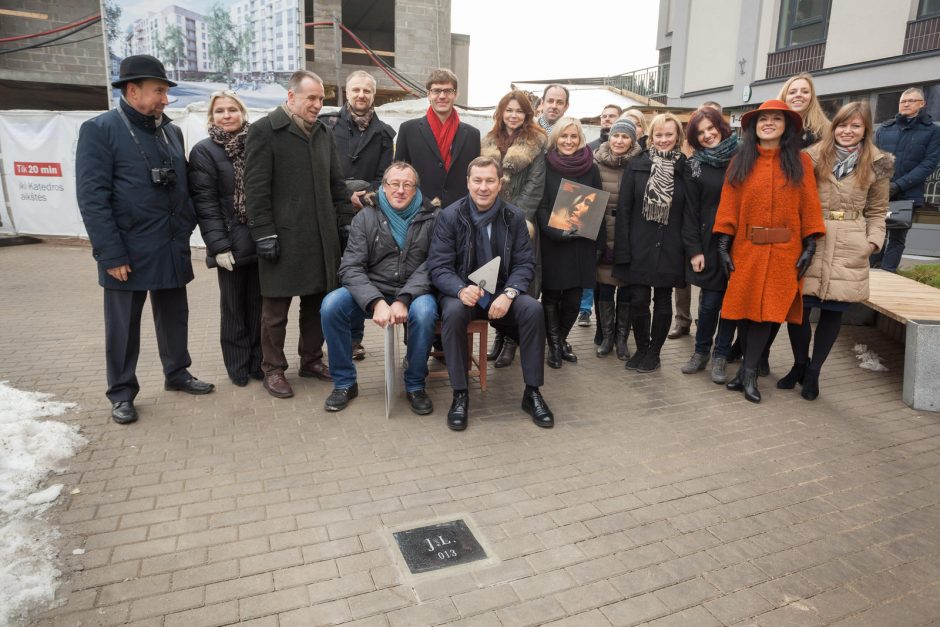 Pažadėjo: legendiniam bitlui J. Lennonui paminklas iškils iki kito gruodžio