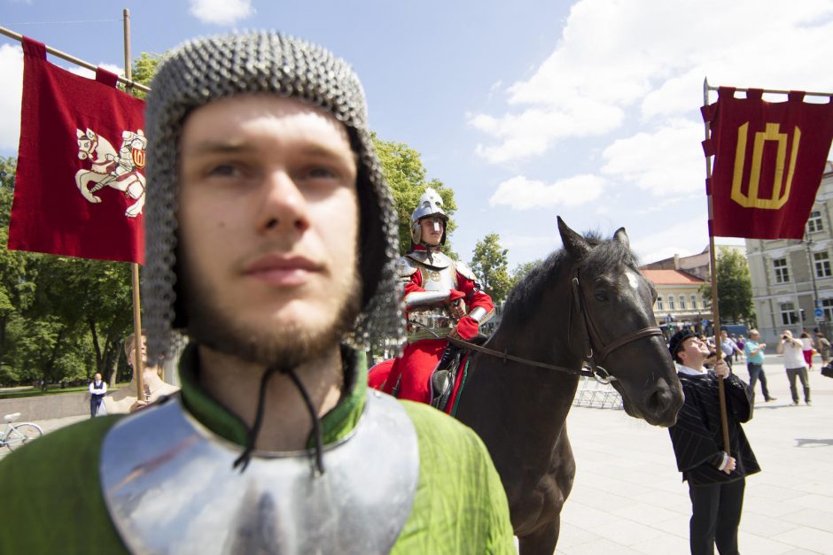 Sostinėje iškilo auksinei Z. Vazos monetai skirta pergalės arka