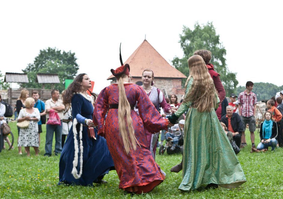 Savaitgalį Trakų pilyje šeimininkaus senųjų amatų meistrai