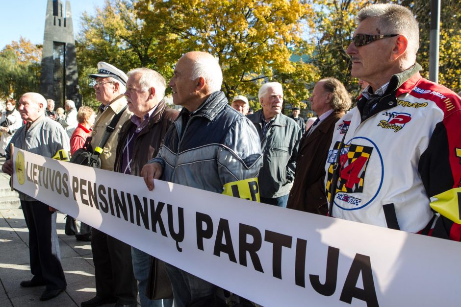 Pikti pensininkai reikalavo grąžinti pavogtas pensijas