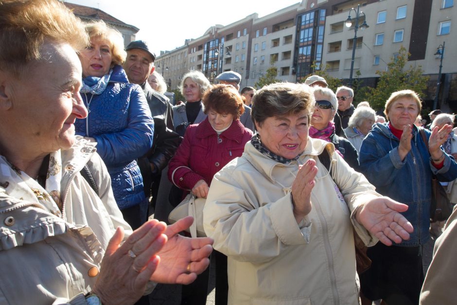 Pikti pensininkai reikalavo grąžinti pavogtas pensijas