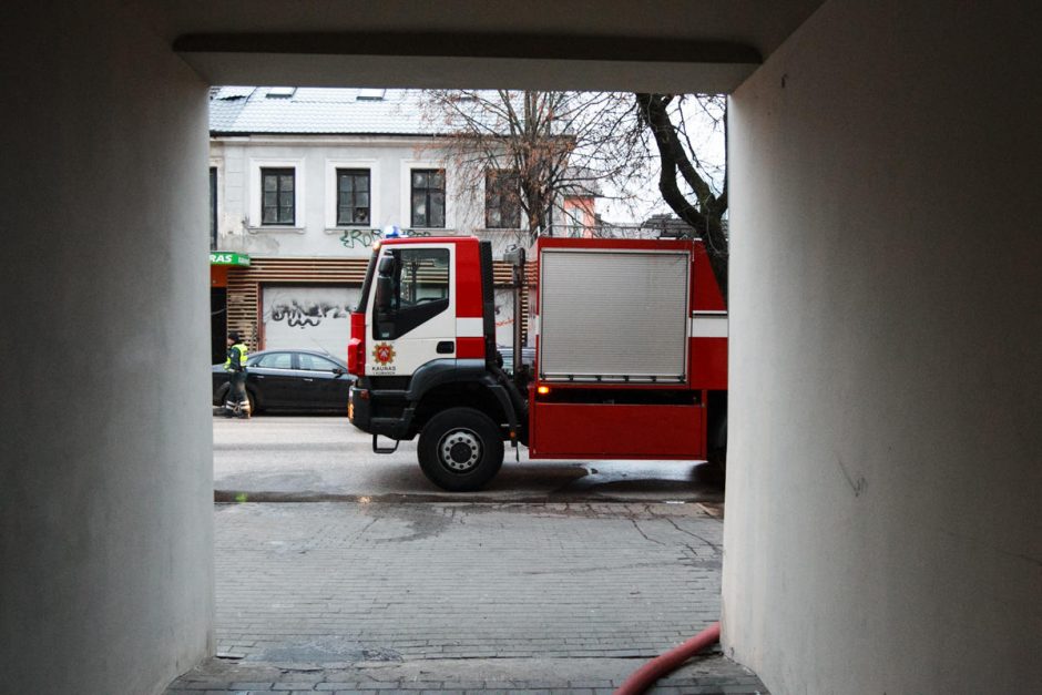 Kaune degė apleistas kino teatras