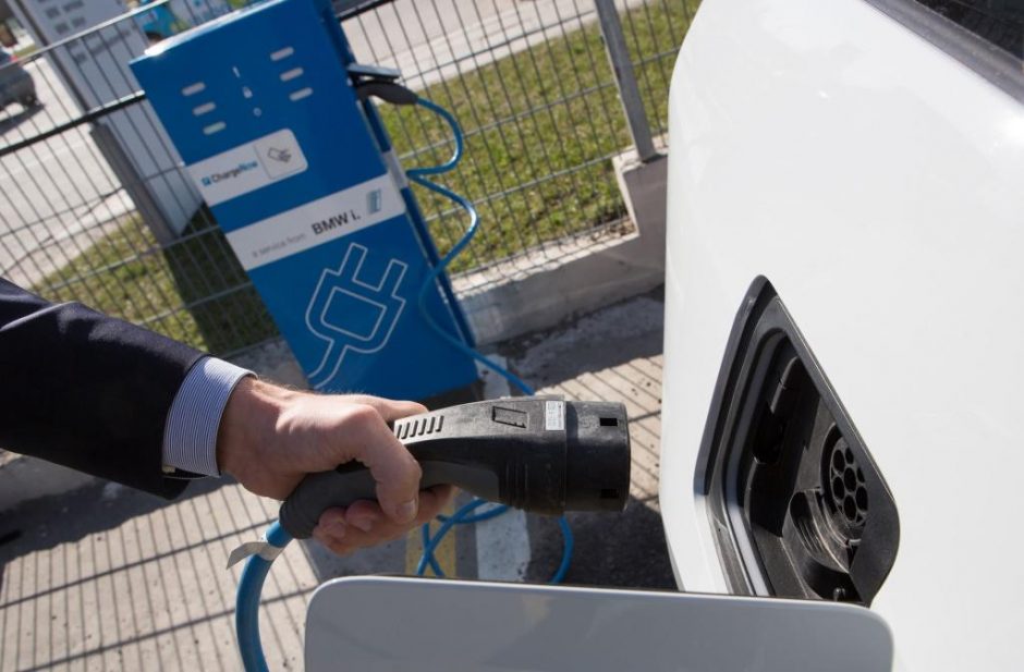 Vilniuje – pirma saulės energijos įkrovimo stotelė elektromobiliams