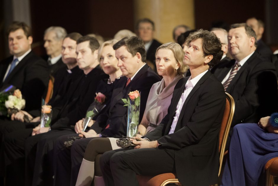 Už 2013 metų nuopelnus vilniečiams išdalintos Šv. Kristoforo statulėlės