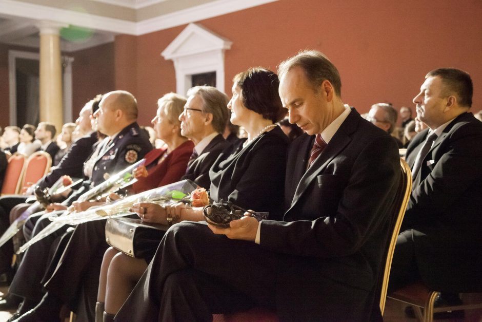 Už 2013 metų nuopelnus vilniečiams išdalintos Šv. Kristoforo statulėlės