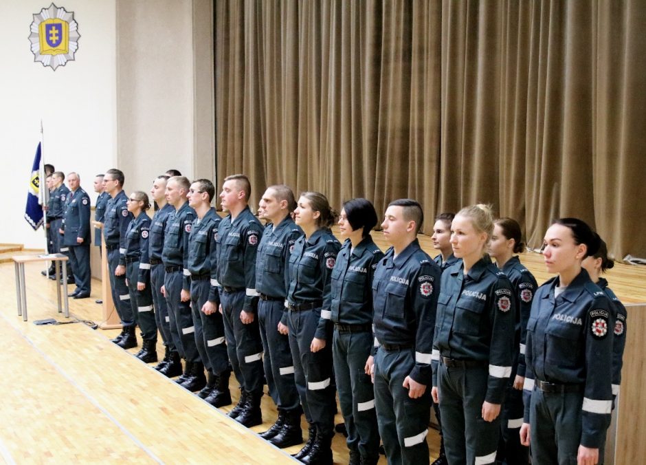 Iškilmingai prisiekė Lietuvos policijos mokyklos kursantai