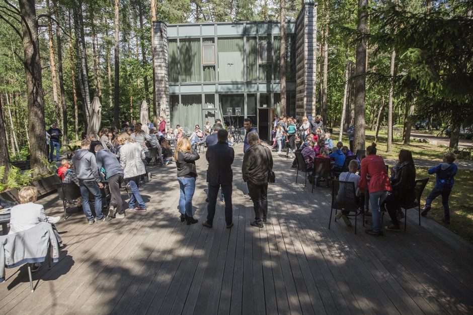 Labdaros renginyje paaukota 5000 eurų naujam vaikų namų būstui