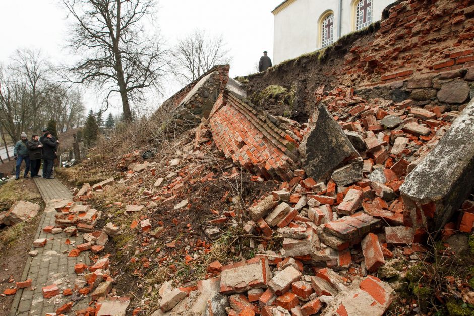 Lapių bažnyčios šventorius paskelbtas ekstremalia zona