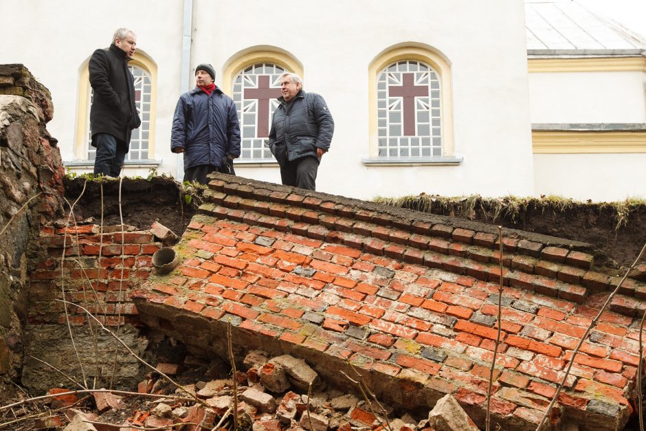 Lapių bažnyčios šventorius paskelbtas ekstremalia zona