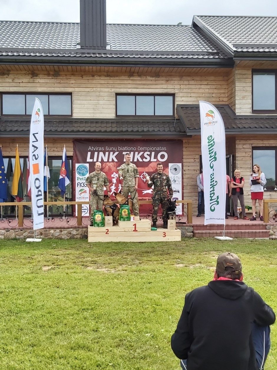 Kauno rajone vyko pirmasis šunų biatlonas: iššūkių netrūko ir keturkojų šeimininkams